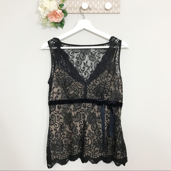 LOFT Tops - LOFT Lace Sleeveless blouse Camisole size 4